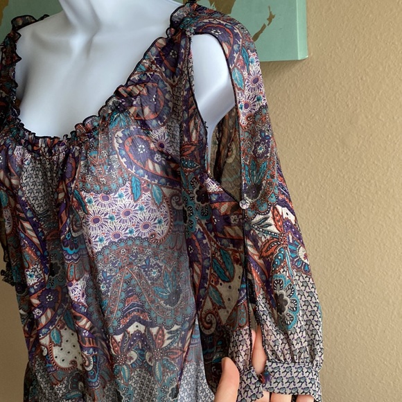 Guess sheer tunic cold shoulder - Picture 3 of 6